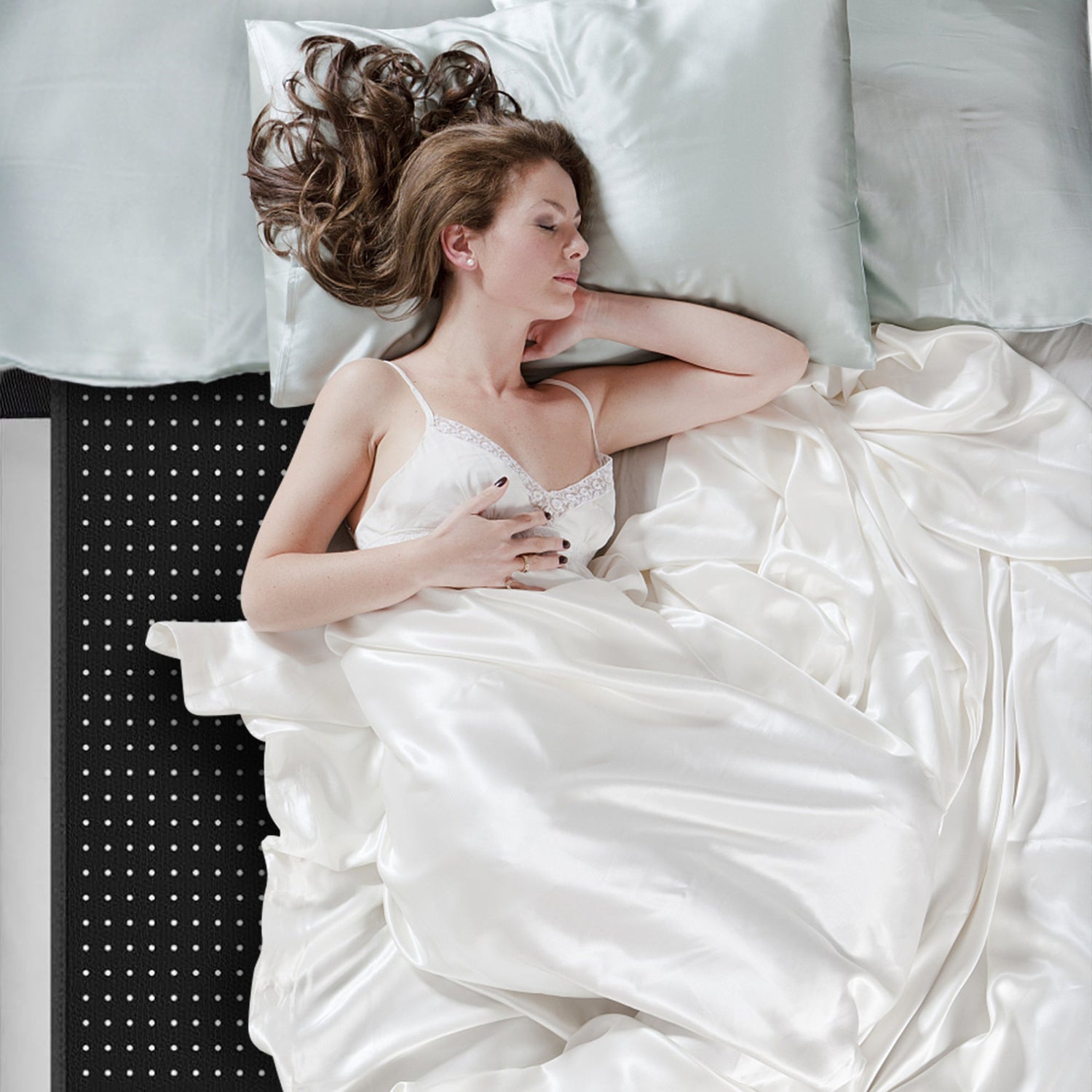 What Is a Grounding Mat? Benefits, Science & How to Use